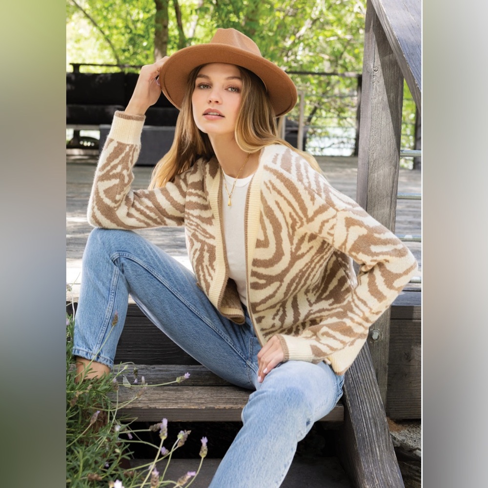 🛍️Velvet Heart Small Cozy Beige/Tan Cardigan